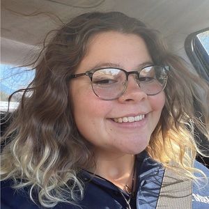 Meet your Posher, Ayla